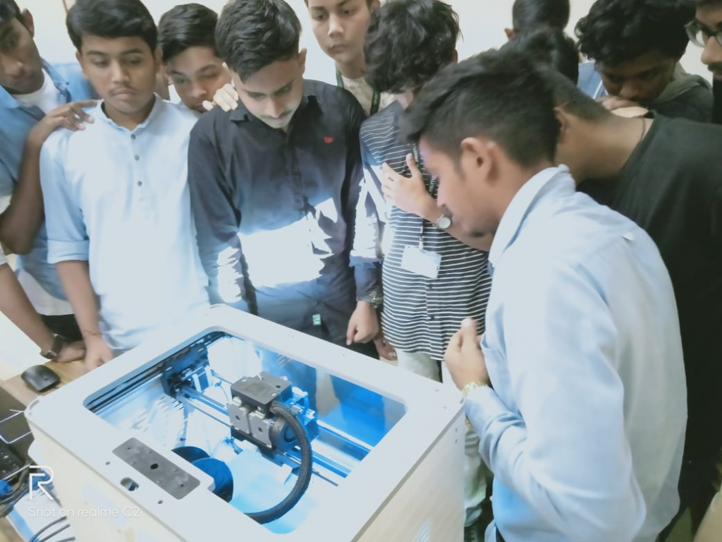 Students learning and observing 3D printing on a 3D printer.png picture